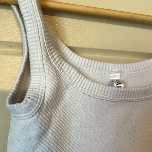 NIKIBIKI Set of 3 Seamless Chevron Ribbed Crop Top - Picture 5 of 17